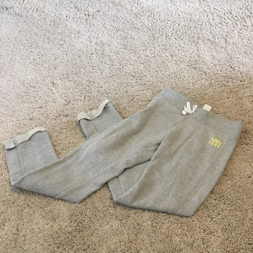 Osh Kosh Girls size 8 gray sweatpants